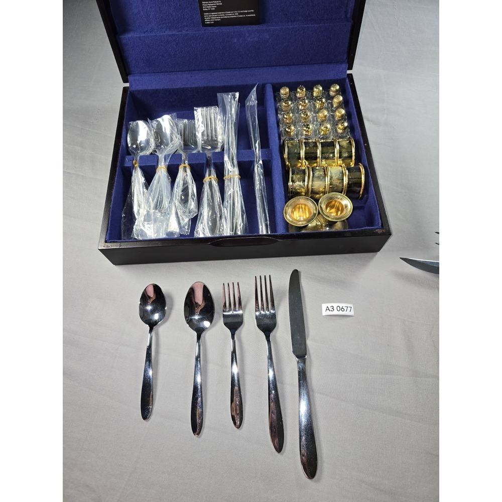Oneida Robinson 16 Piece Flatware Set w/2 Candle Holders 8 Napkin Rings 16 S&P